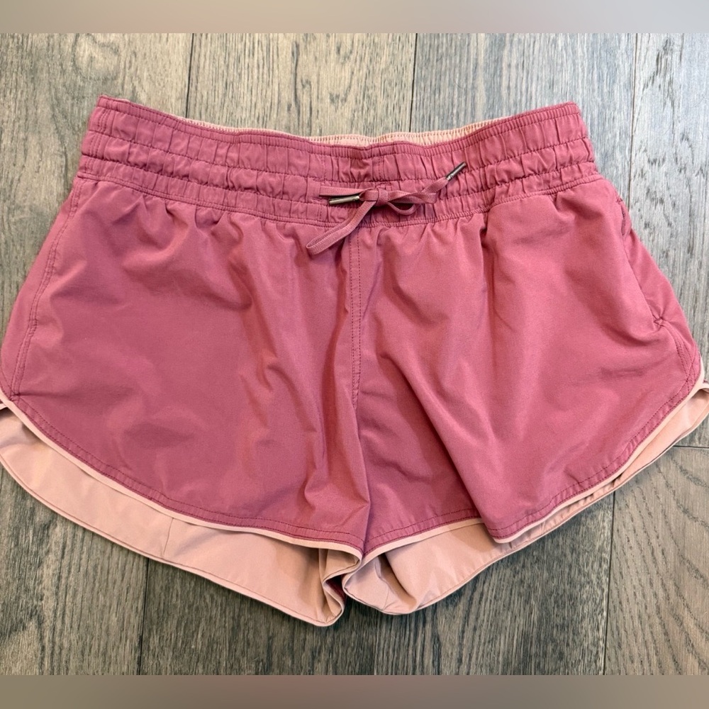 Lululemon Choose a Side Reversible Shorts, 2.5” inseam, size 8, EUC Rose Pink
